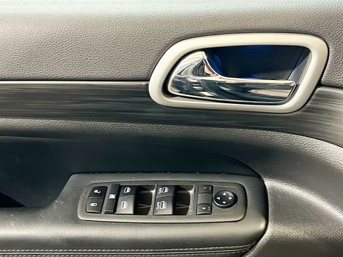 Used 2021 Jeep Grand Cherokee Laredo w/ Security & Convenience Group AWD/4WD image 13