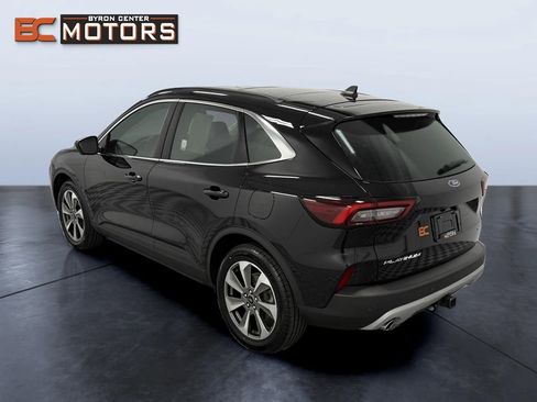 Used 2023 Ford Escape Platinum w/ Class II Trailer Tow Package AWD/4WD image 4