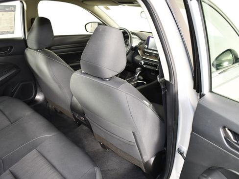 Used 2024 Nissan Altima 2.5 SV FWD image 43