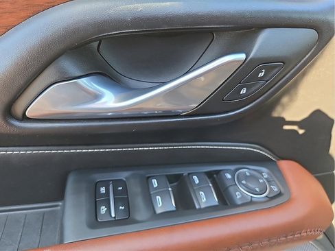 Used 2024 GMC Yukon XL Denali Ultimate image 17