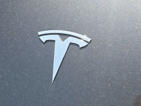 Used 2024 Tesla Model Y Long Range AWD/4WD image 11