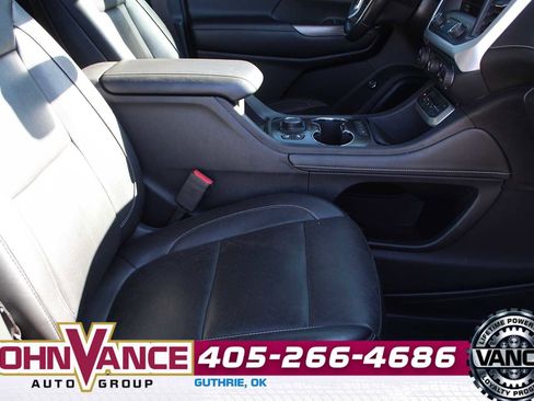 Used 2020 GMC Acadia SLT w/ Driver Alert Package II image 21