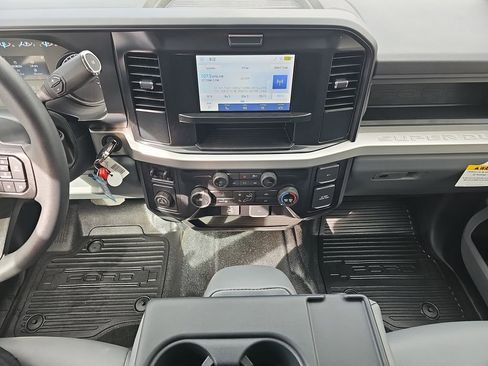 New 2025 Ford F350 XL w/ XL Chrome Package image 19