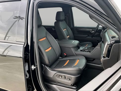 Used 2024 GMC Sierra 2500 AT4 w/ AT4 Premium Plus Package AWD/4WD image 9