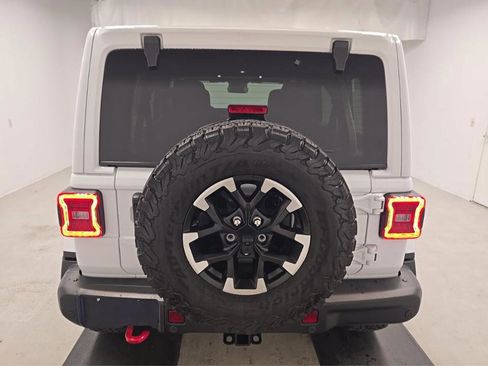 Used 2024 Jeep Wrangler Unlimited Rubicon AWD/4WD image 6