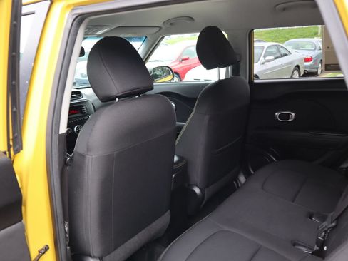 Used 2014 Kia Soul + FWD image 11