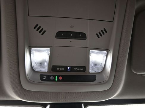 Used 2023 GMC Acadia SLT image 18