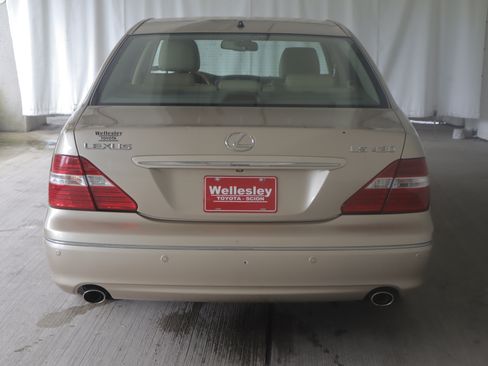 Used 2005 Lexus LS 430 RWD image 27
