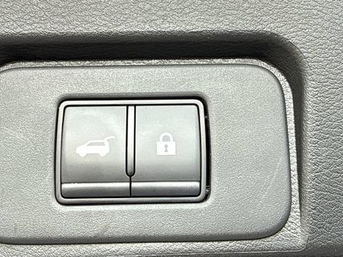 Used 2025 Nissan Rogue SV FWD image 19