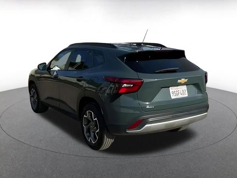 Used 2025 Chevrolet Trax LT image 11