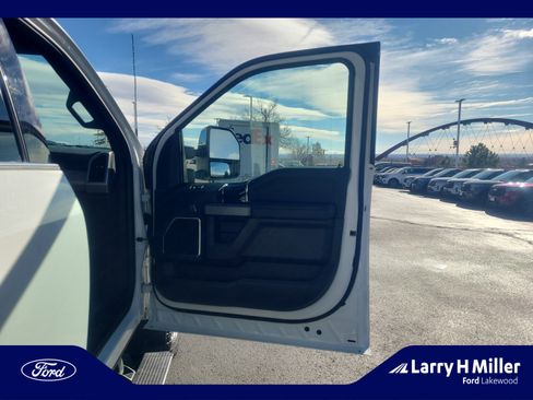 Used 2022 Ford F350 Platinum w/ FX4 Off-Road Package image 16