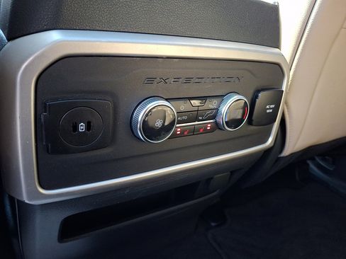 Used 2024 Ford Expedition Max Limited image 13