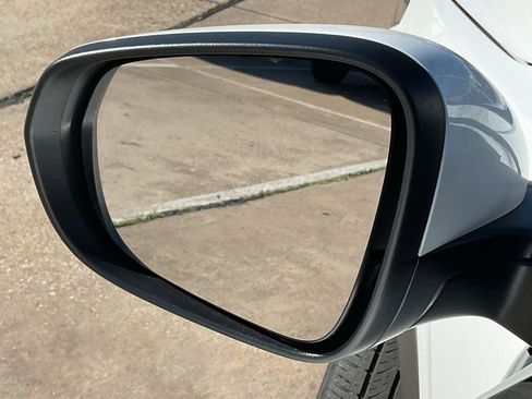 Used 2025 Chevrolet Trax LT w/ LT Convenience Package image 11