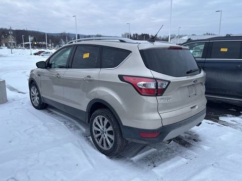Used 2018 Ford Escape Titanium image 3