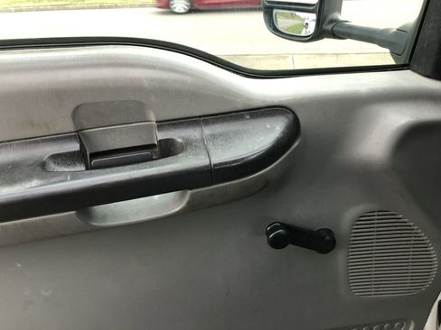 Used 2005 Ford F450 2WD Regular Cab Super Duty image 11