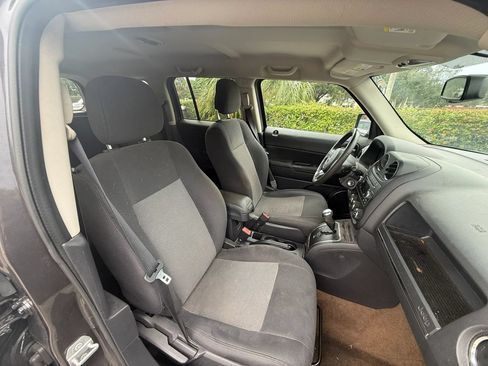 Used 2016 Jeep Patriot Latitude AWD/4WD image 4