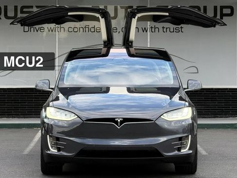Used 2018 Tesla Model X 75D AWD/4WD image 2