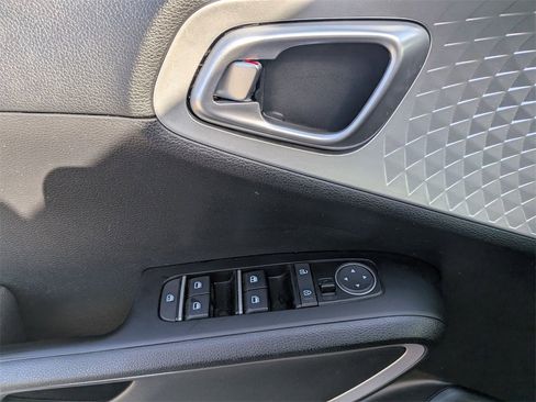 Used 2024 Kia Soul LX w/ Option Group 015 image 11