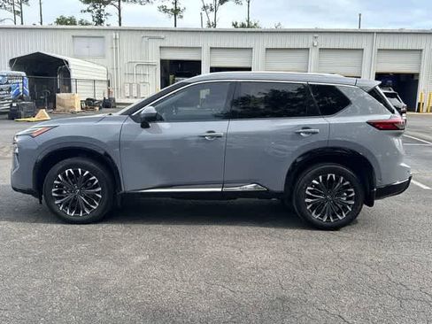 Used 2024 Nissan Rogue Platinum w/ Platinum Premium Package FWD image 3