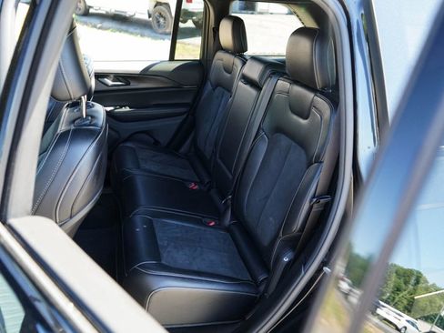 Used 2024 Jeep Grand Cherokee Altitude AWD/4WD image 9