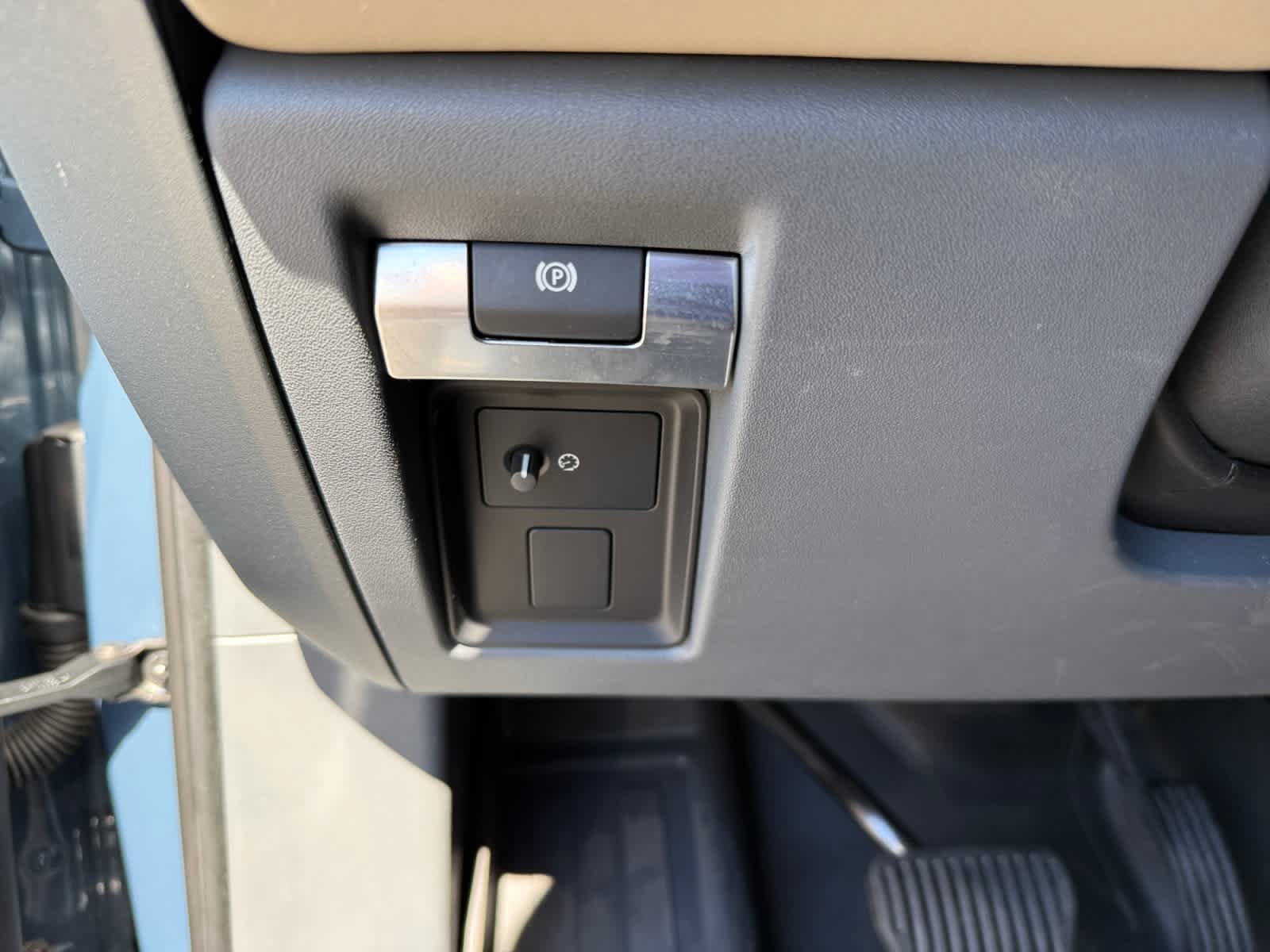 Used 2024 Land Rover Defender 110 X-Dynamic SE AWD/4WD image 26