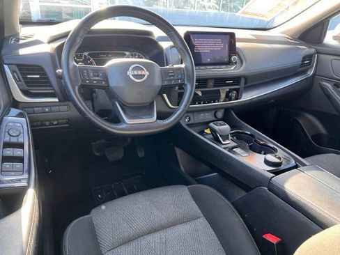 Used 2025 Nissan Rogue SV AWD/4WD image 13