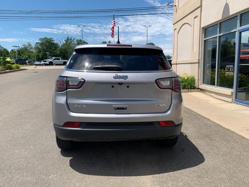 Used 2022 Jeep Compass Latitude w/ Sun and Sound Group AWD/4WD image 6