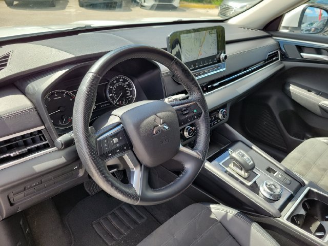 Used 2024 Mitsubishi Outlander SE AWD/4WD image 21