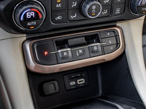 Used 2020 GMC Acadia Denali w/ Denali Ultimate Package AWD/4WD image 25