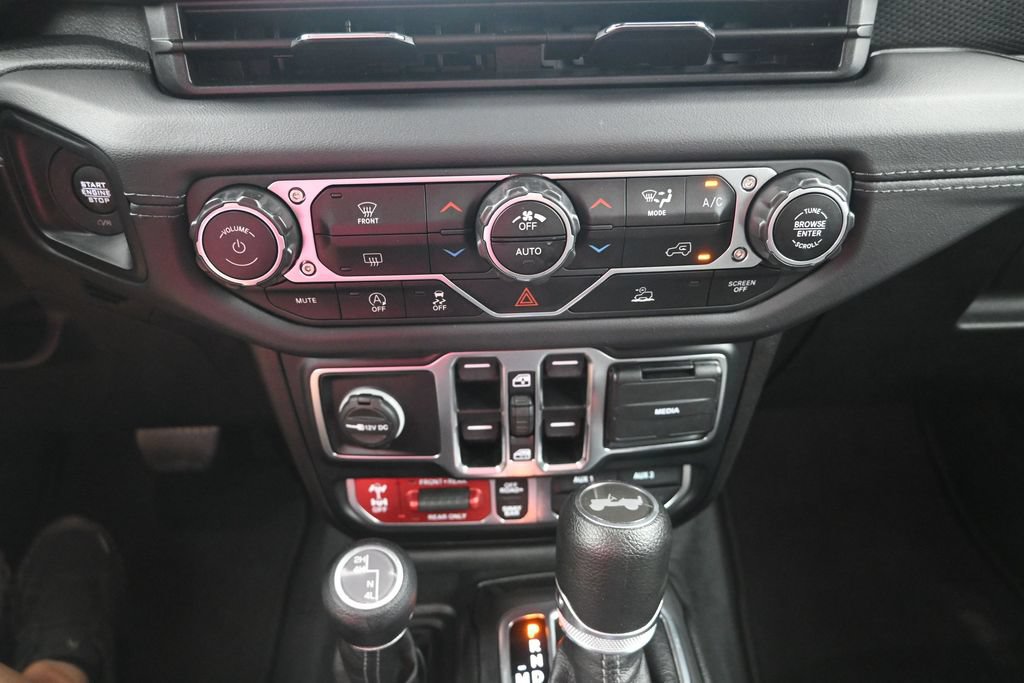 Used 2024 Jeep Wrangler Unlimited Rubicon AWD/4WD image 17