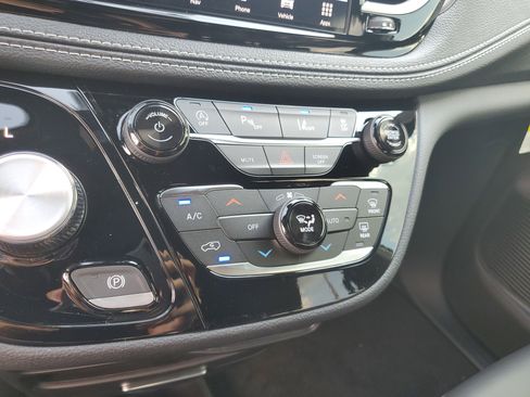 New 2026 Chrysler Pacifica Select image 19