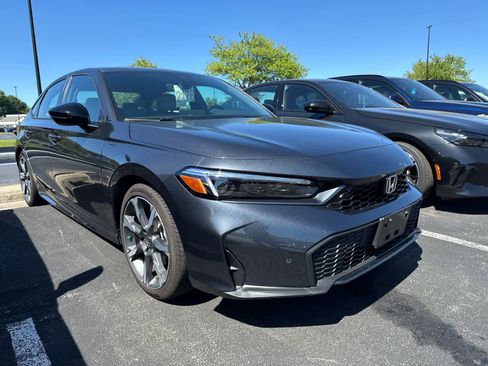 Used 2025 Honda Civic Sport Touring image 2