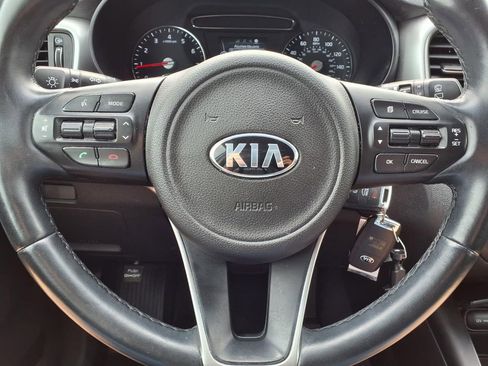 Used 2018 Kia Sorento FWD image 16
