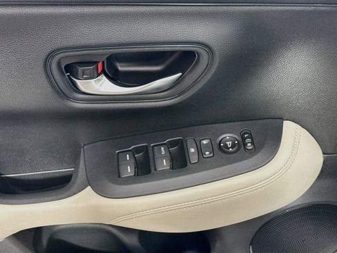 Used 2023 Honda HR-V LX image 17