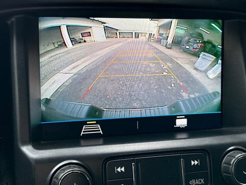 Used 2021 Chevrolet Colorado LT image 25