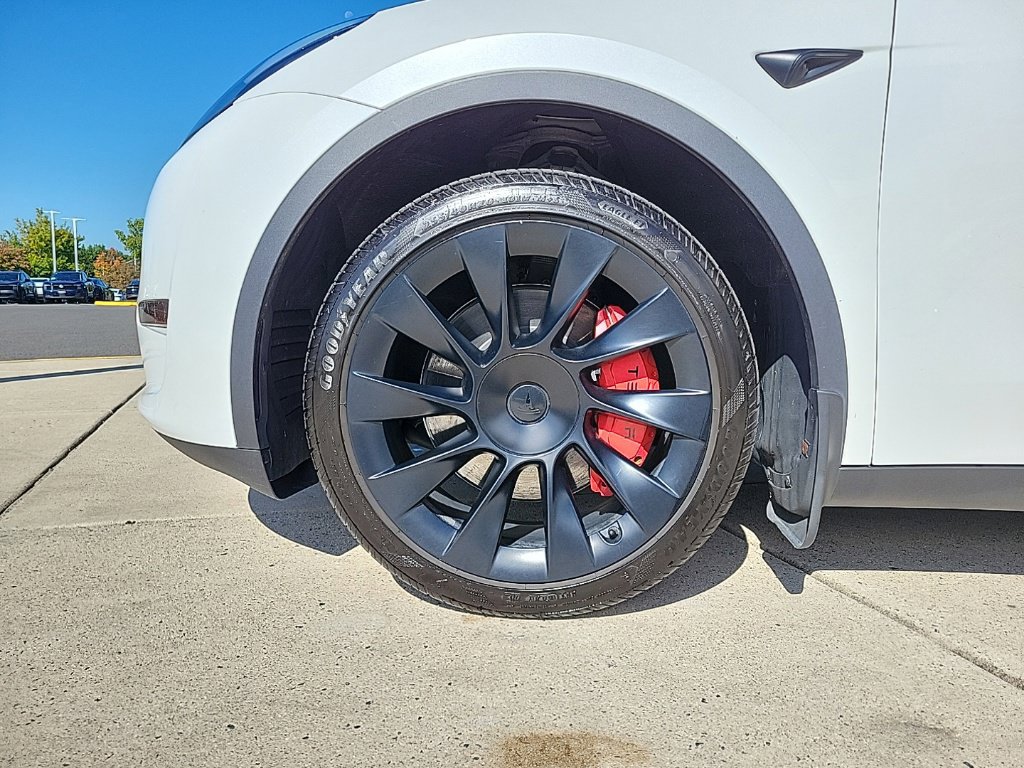 Used 2024 Tesla Model Y Long Range AWD/4WD image 9