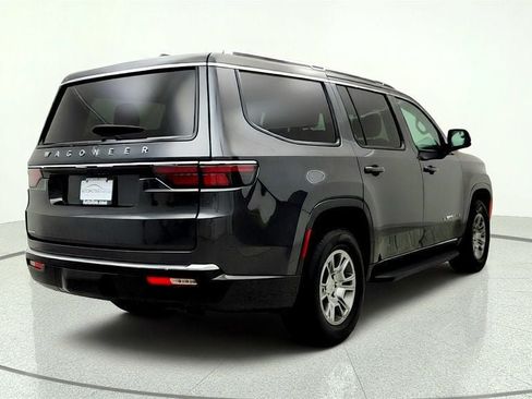 Used 2023 Jeep Wagoneer 4WD image 5