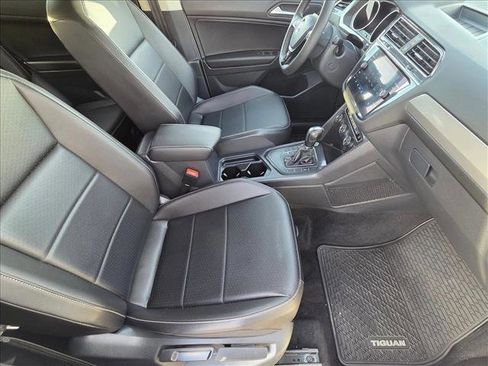 Certified 2021 Volkswagen Tiguan SE w/ Panoramic Sunroof Package image 19
