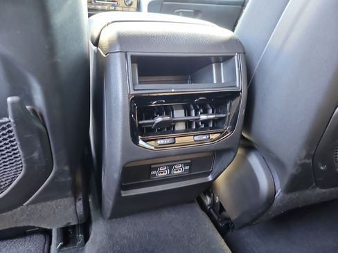 Used 2025 Jeep Grand Cherokee Laredo w/ MOPAR Finishing Package image 13