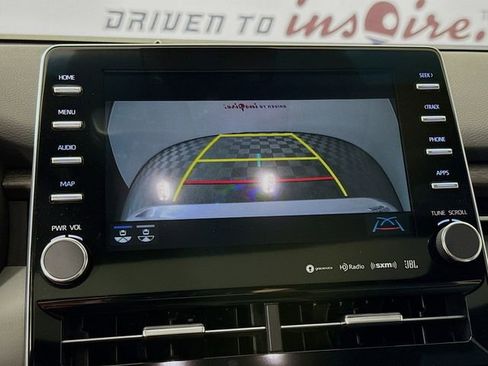 Used 2021 Toyota Avalon Limited image 17