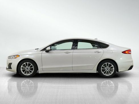 Used 2019 Ford Fusion SE image 2