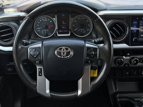 Used 2017 Toyota Tacoma SR5 AWD/4WD image 18