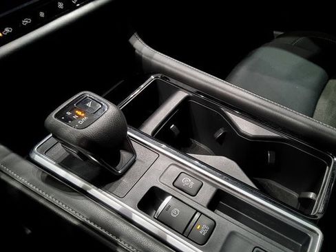 Used 2024 Nissan Pathfinder SV image 21