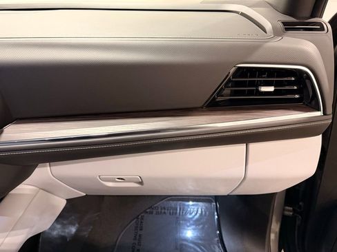 Used 2025 Chevrolet Suburban Premier image 28