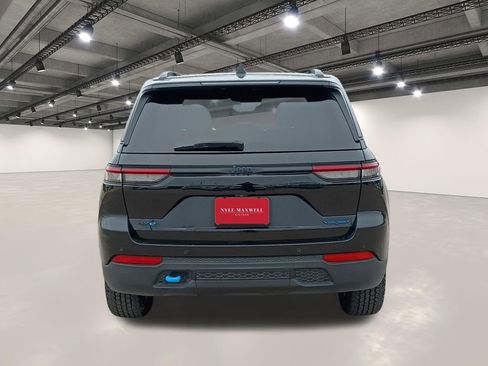 Used 2024 Jeep Grand Cherokee Trailhawk AWD/4WD image 15