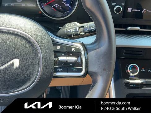 Used 2024 Kia Carnival LX FWD image 21