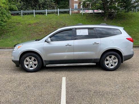 Used 2011 Chevrolet Traverse LT w/ LPO, 'HIT The Road' Package FWD image 21