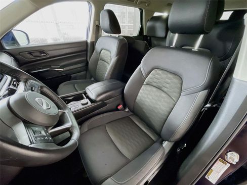 Used 2025 Nissan Pathfinder SV AWD/4WD image 23