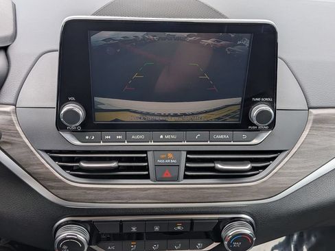 Used 2025 Nissan Altima 2.5 SV FWD image 16