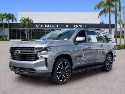 Used 2022 Chevrolet Suburban RST w/ Luxury Package RWD image 3